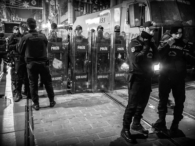 Polis!