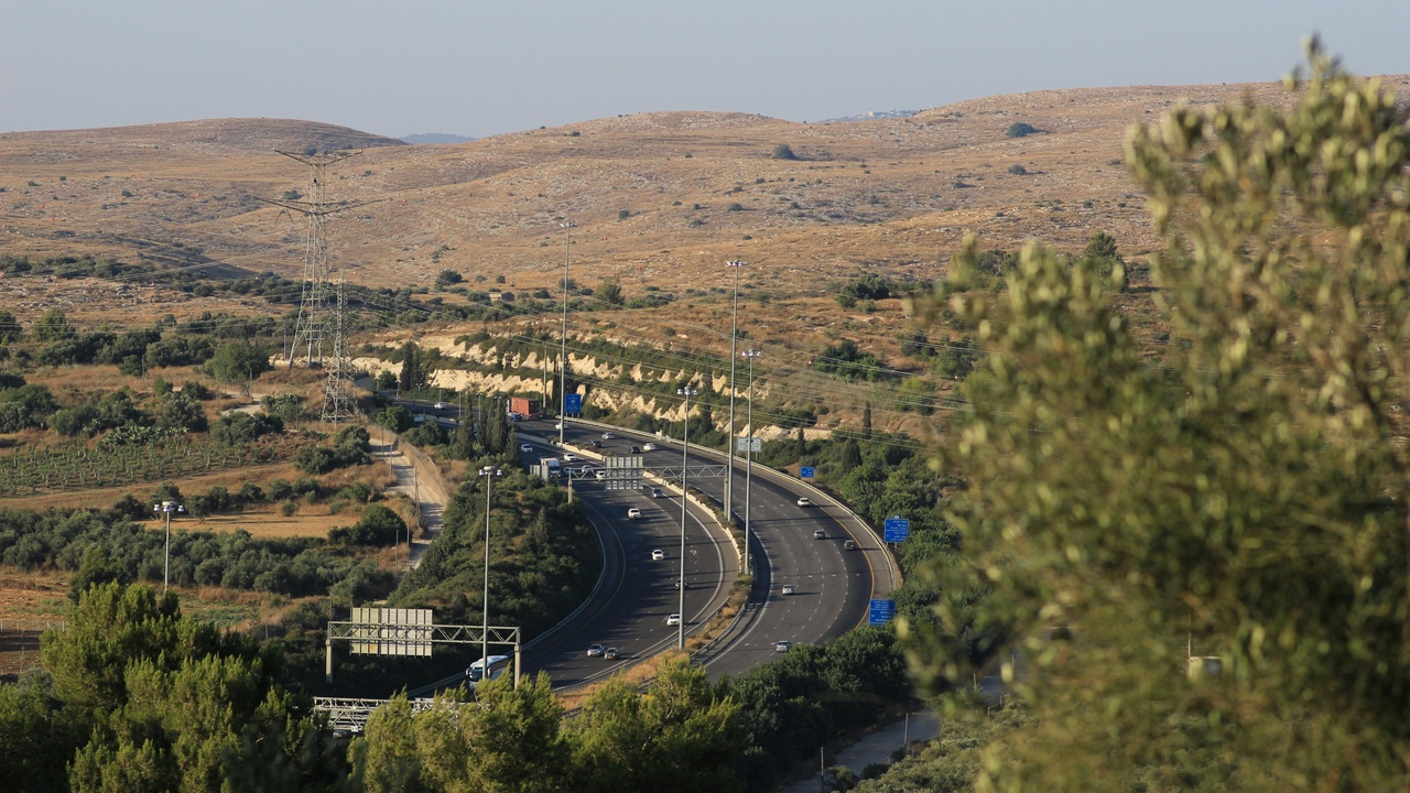 Border checkpoint and crowded transit route near Jordan's northern border