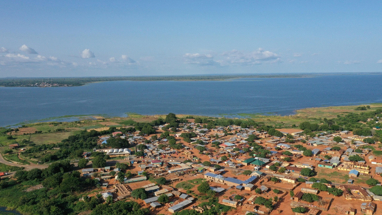 Southern coast with small settlements vulnerable to cross-border spillover