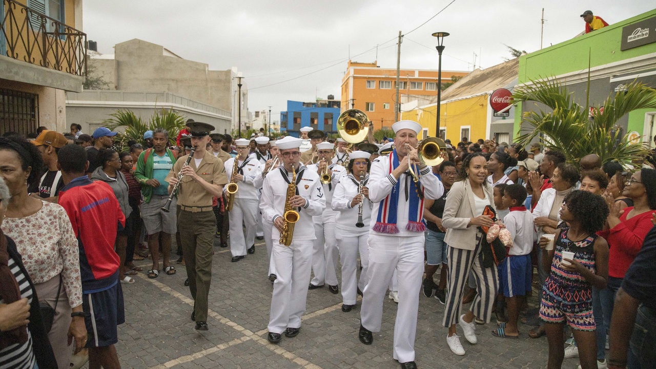 Live morna performance with guitar and singer in Mindelo