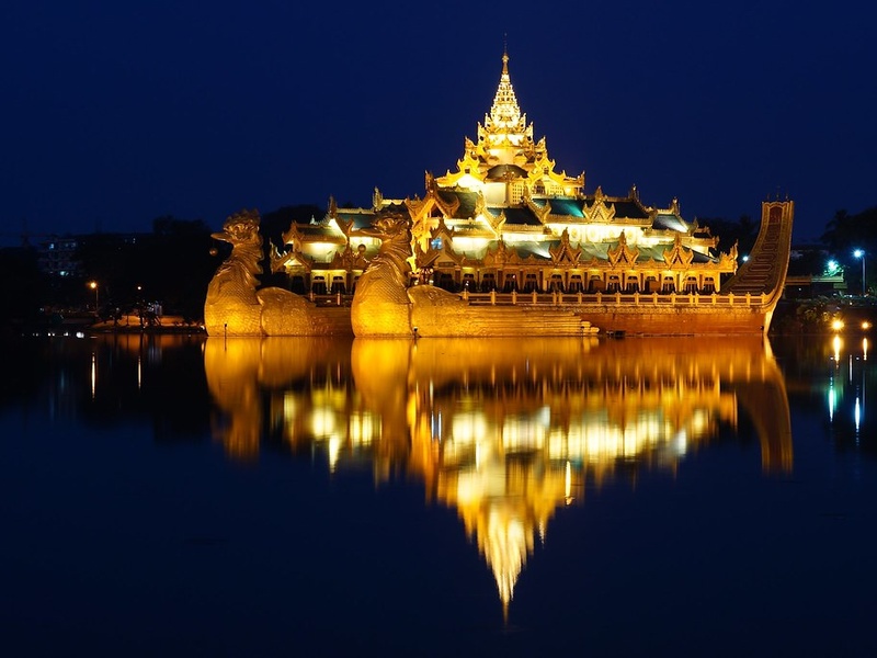 Kandawgyi Lake