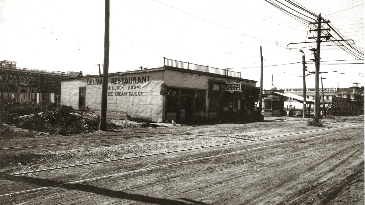 Delmar Loop street scene with restaurants and music venues