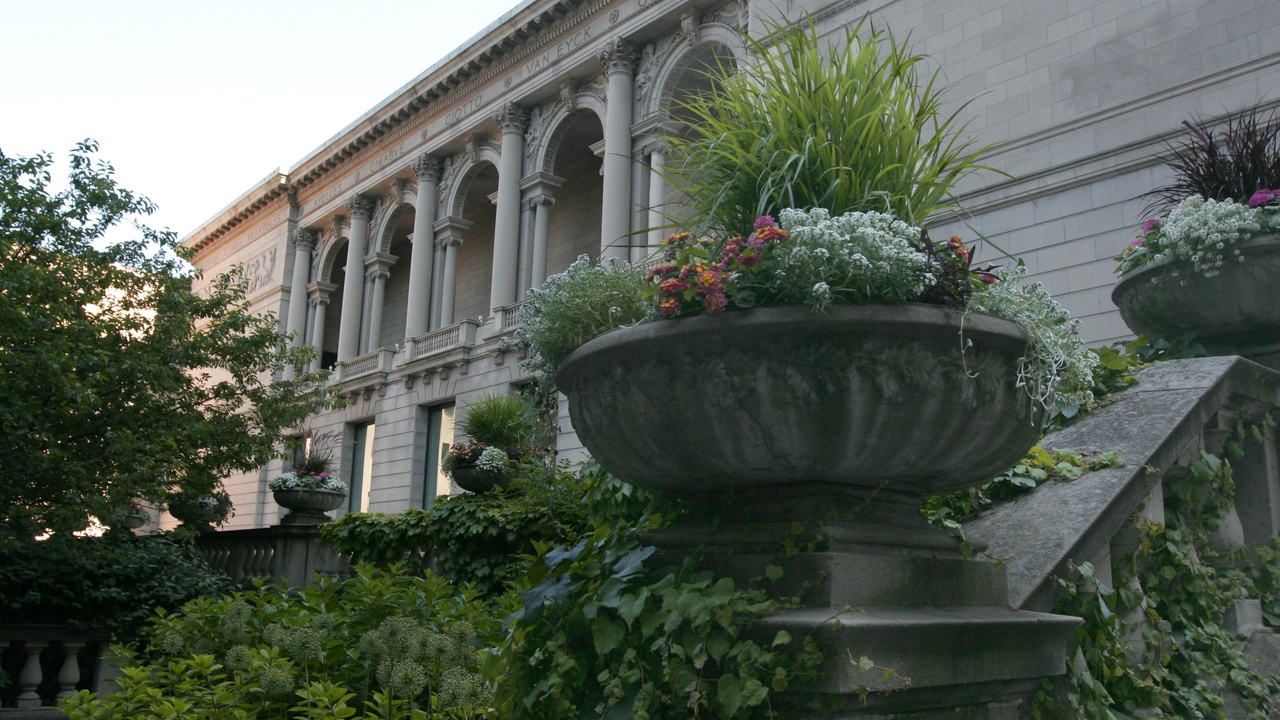 Art museum, university campus and hospital in Illinois