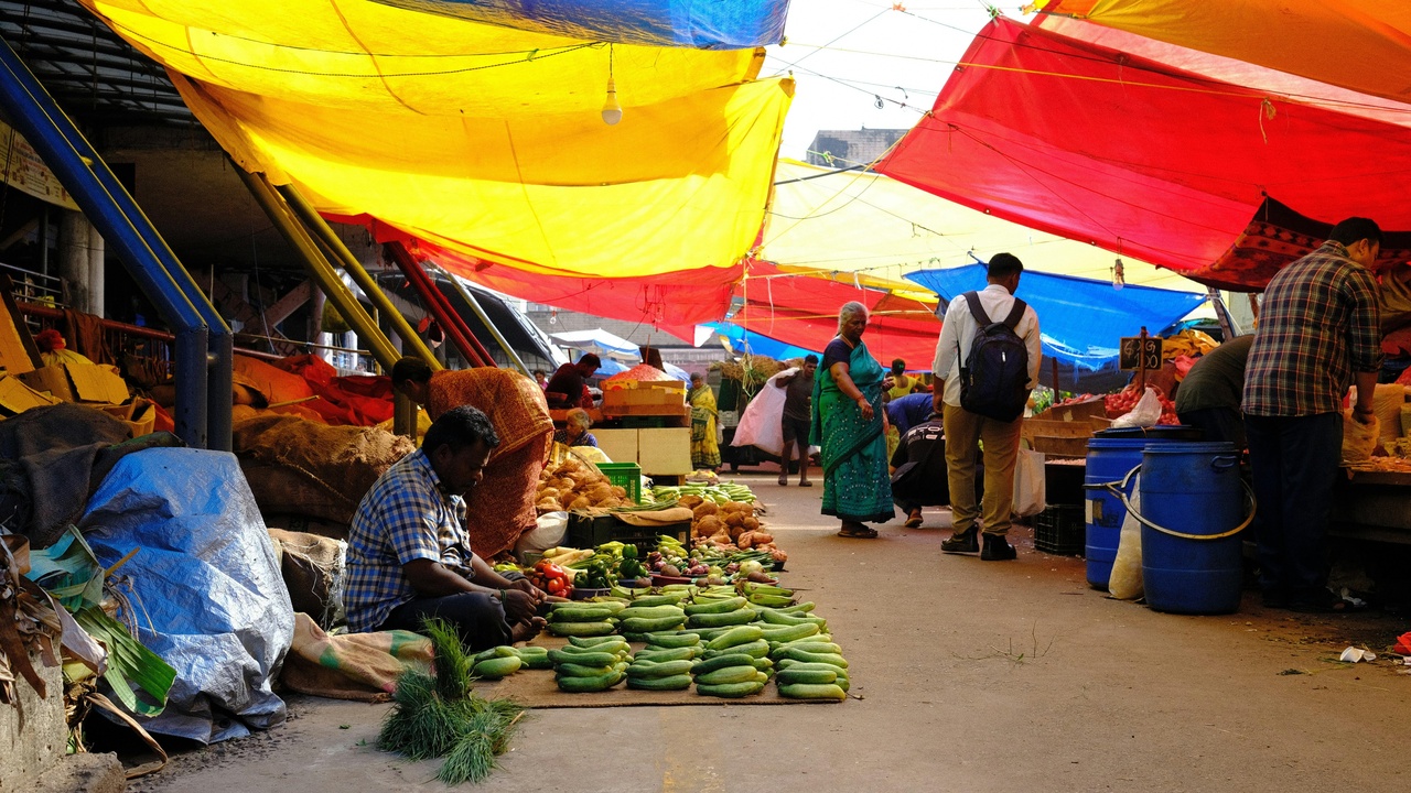 Market vendors and communal life in Sierra Leone