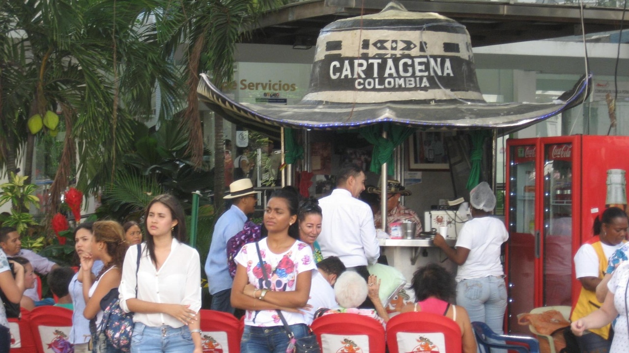 Lively market stalls and street food in Cartagena, with ceviche and fried fish on display