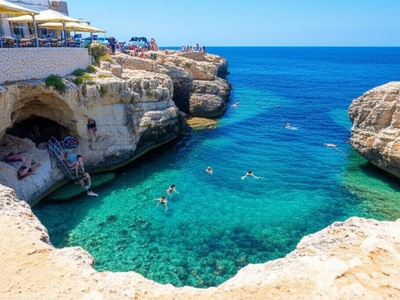 Ix-Xlendi Bay (small cove)