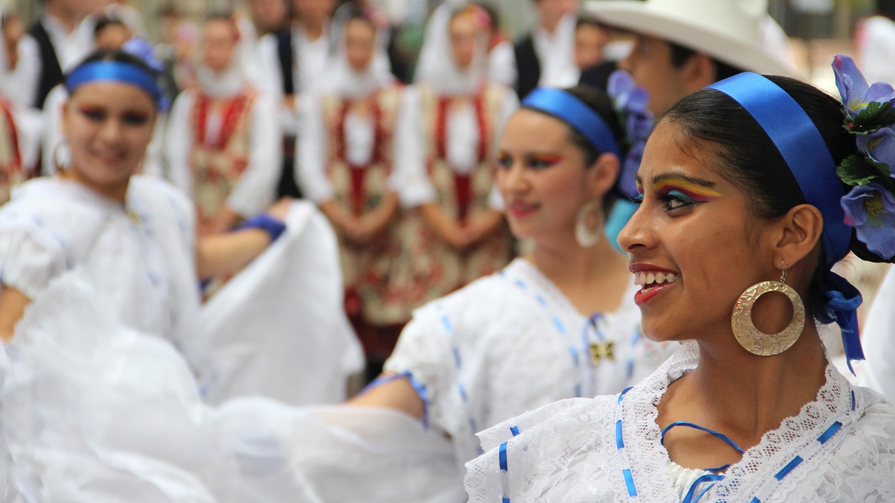 Día de los Muertos celebration and colonial architecture in Mexico City