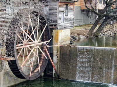 River Estate Water Wheel