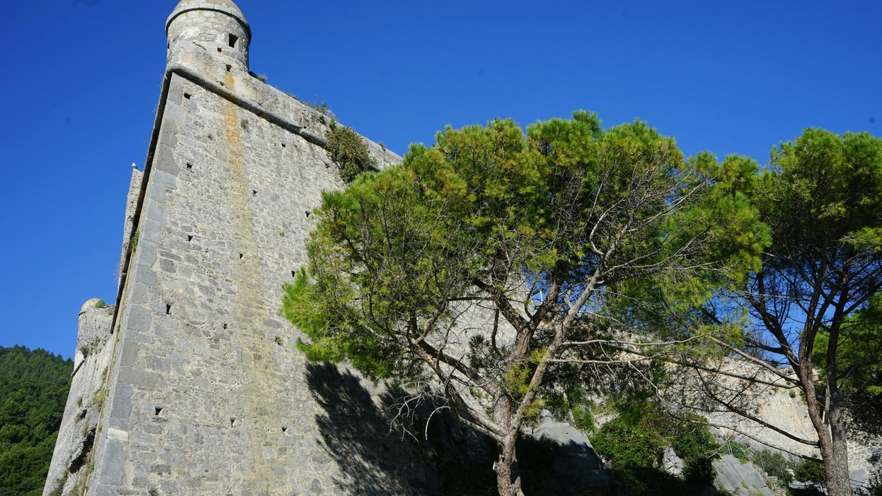Citadel of Saint-Tropez on a hill with panoramic view over the bay