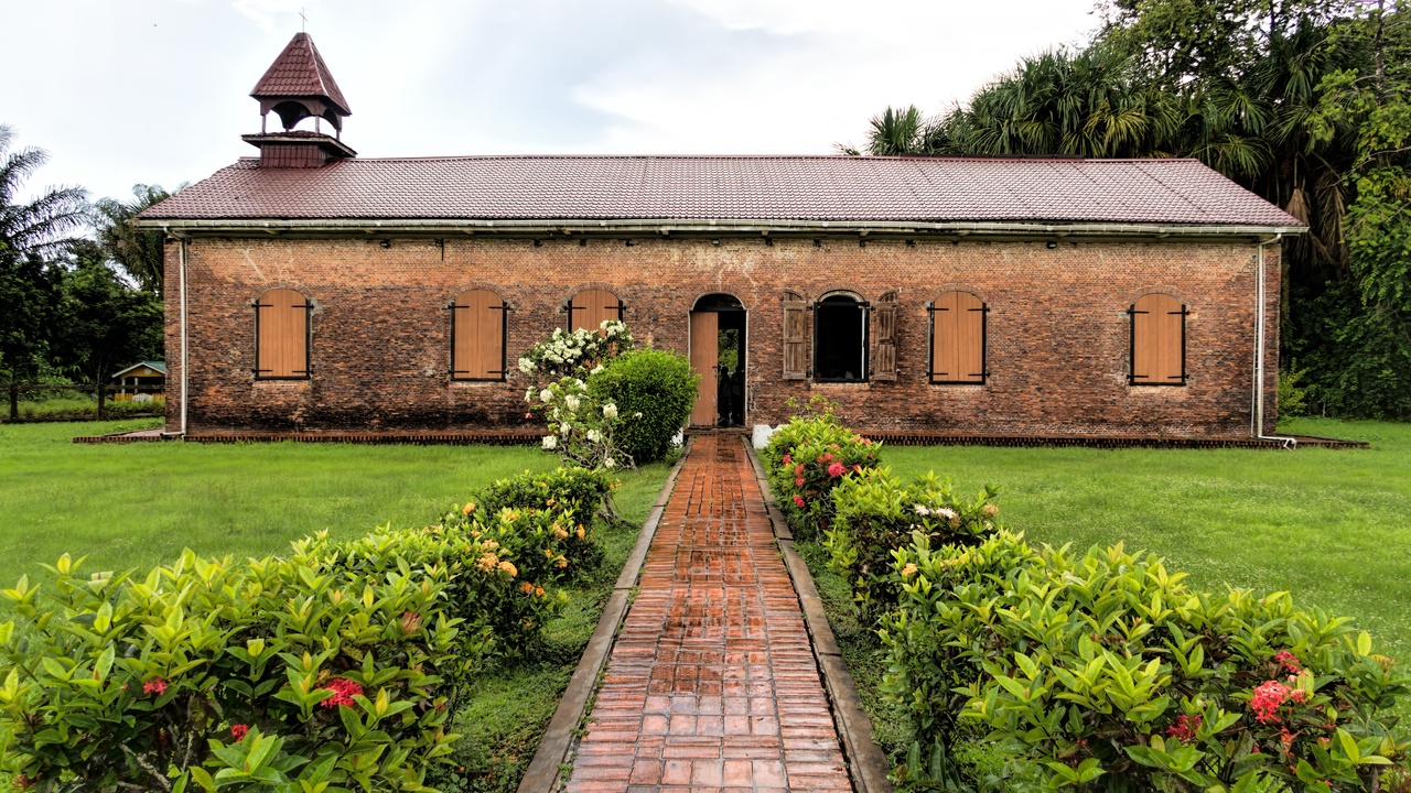 Artisanal gold miners near a river in the Central African Republic.