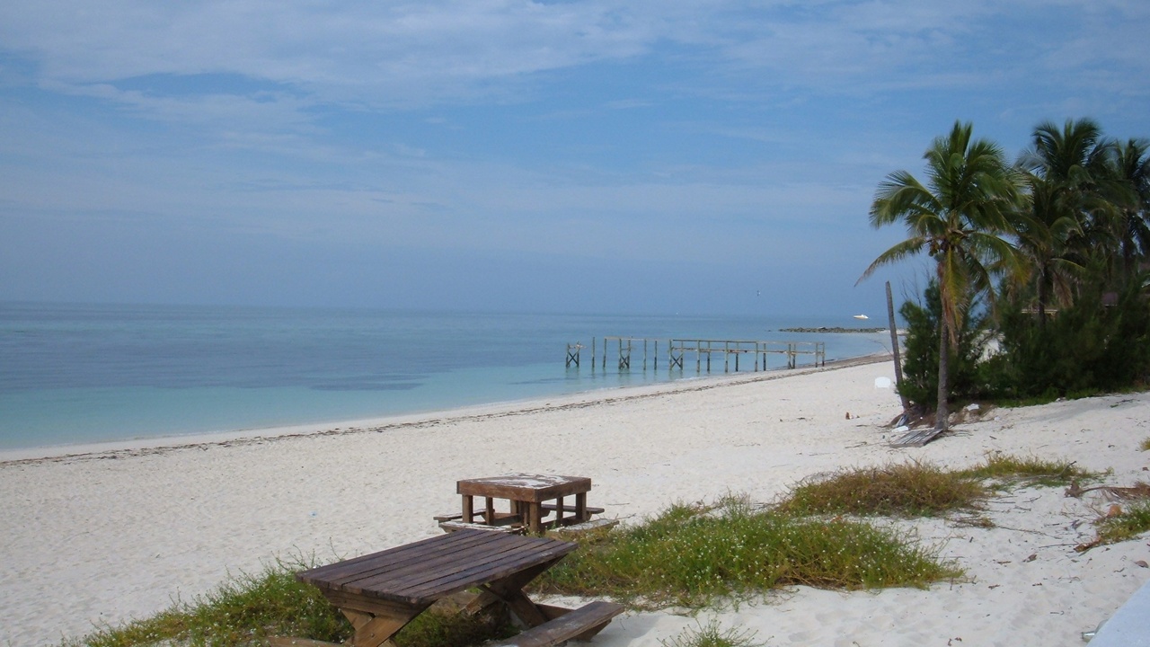 Turquoise water and white sand at a Bahamas beach near Nassau, showcasing island lifestyle and outdoor recreation