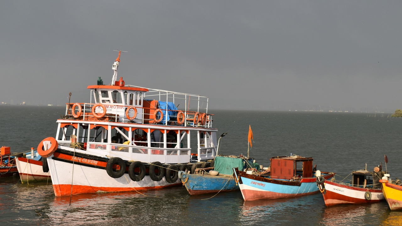 People walking and cycling along the Puerto Madero waterfront with the Reserva Ecológica in the background.