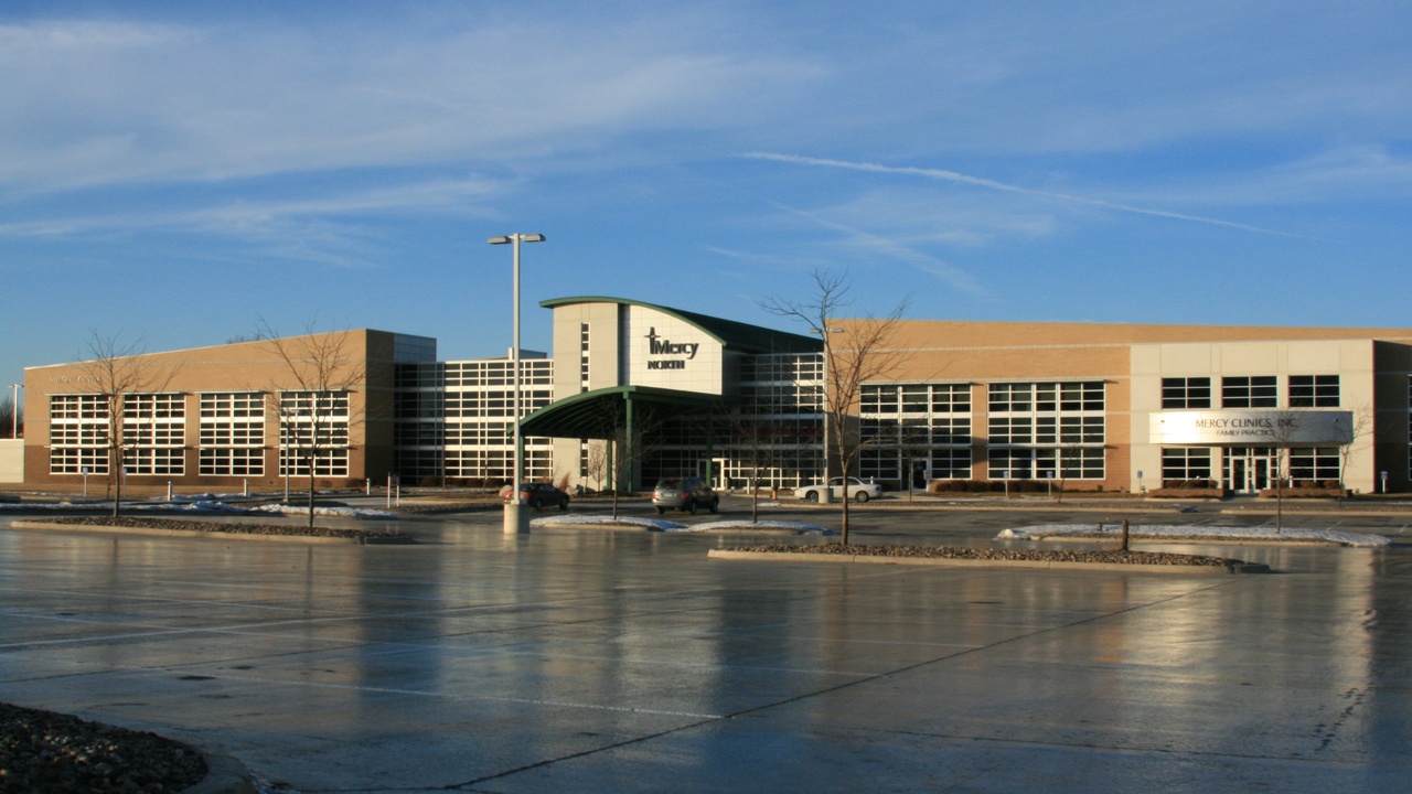 Des Moines skyline with regional hospital and infrastructure