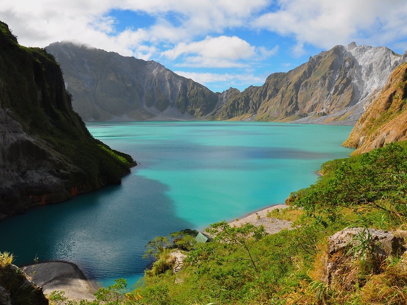 Lake Pinatubo (crater lake)