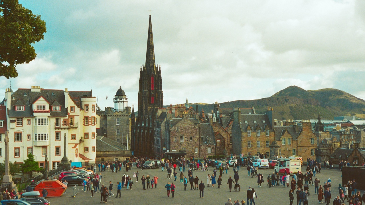 Edinburgh Festival Fringe performers and traditional Scottish dress