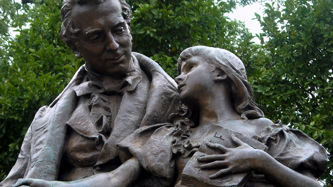 Students attending a lecture in a historic French university hall