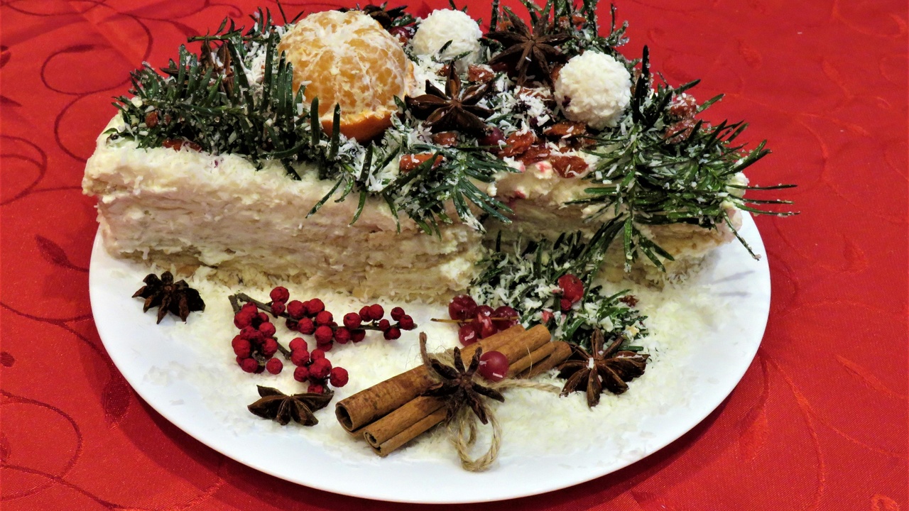 Cepelinai plates, šakotis cake and Baltic amber on display