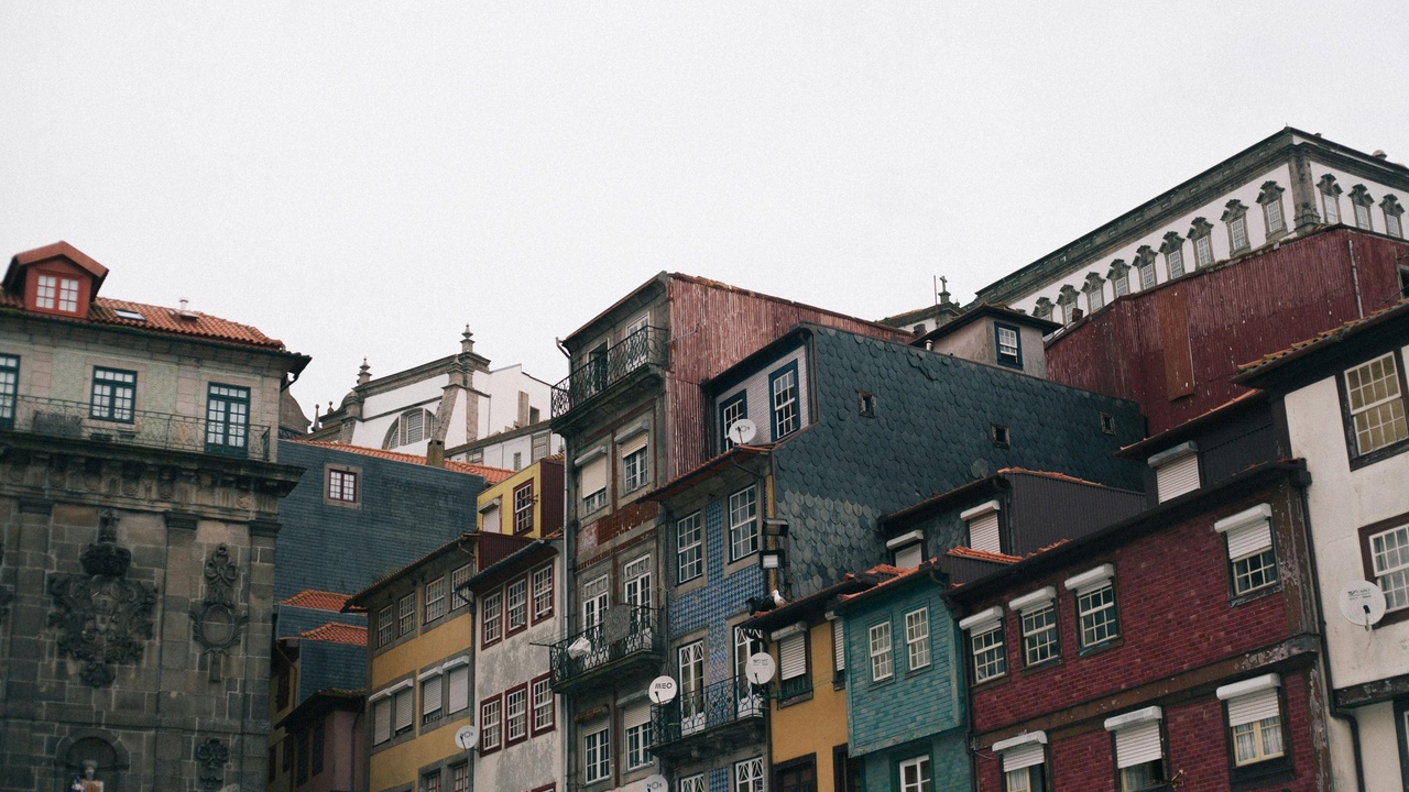 Porto Ribeira and riverside cafes with São Bento azulejos and historic architecture