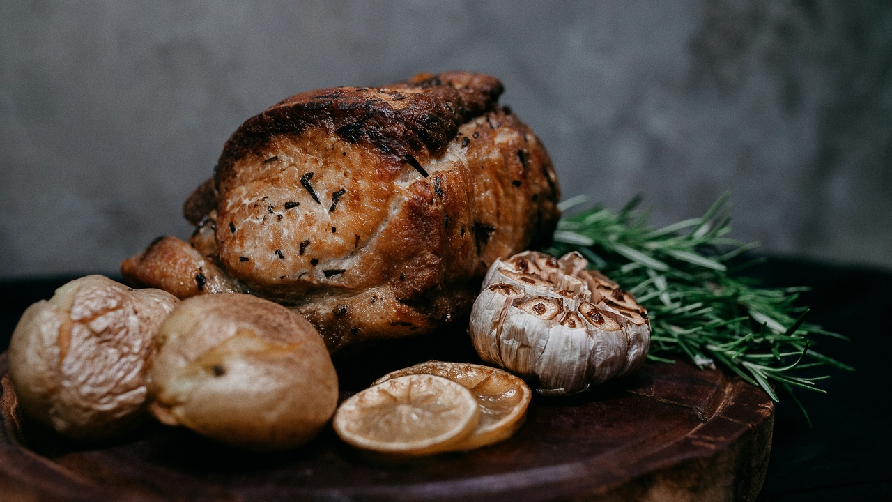 Platter with Welsh lamb and seasonal vegetables at a country pub