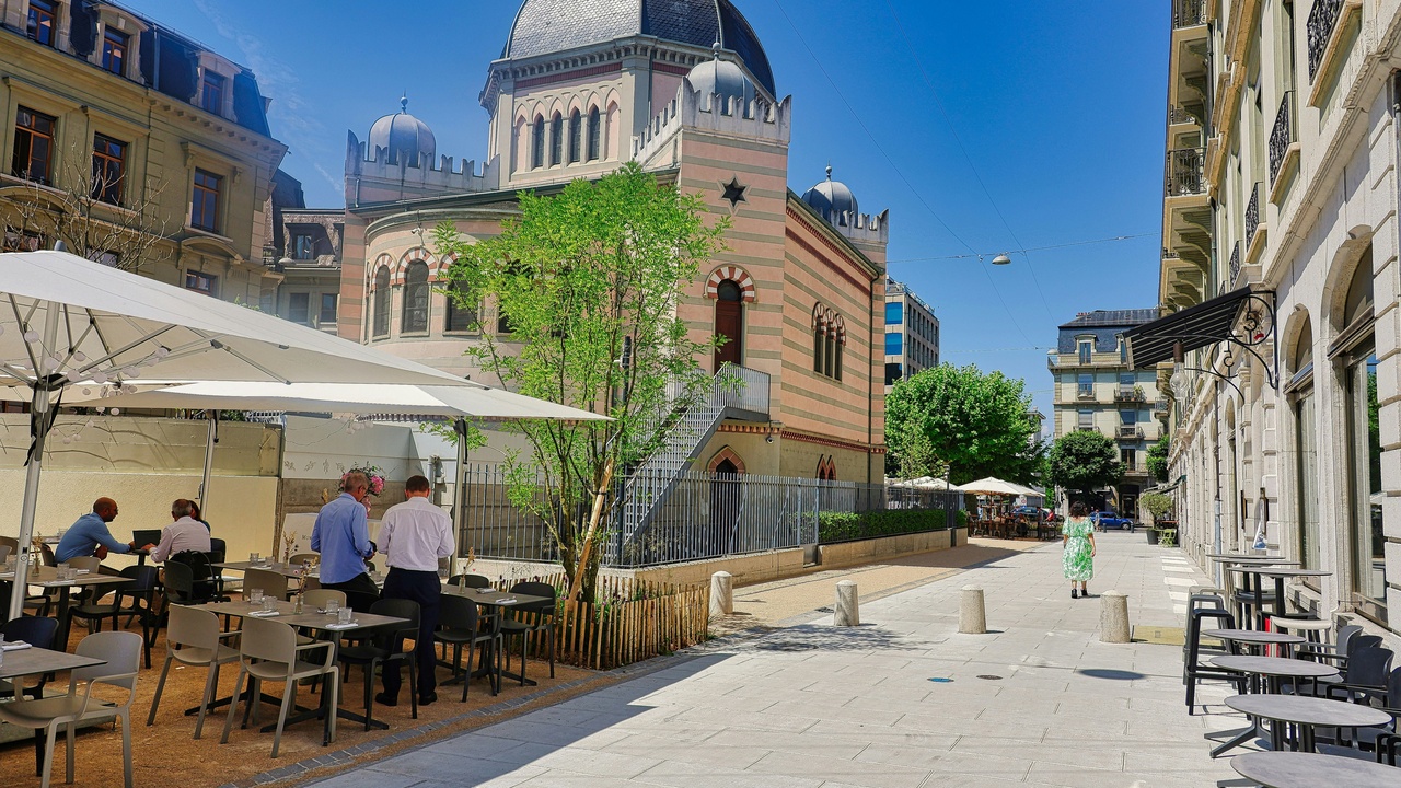 Terrace restaurant in Geneva serving fondue with night lights