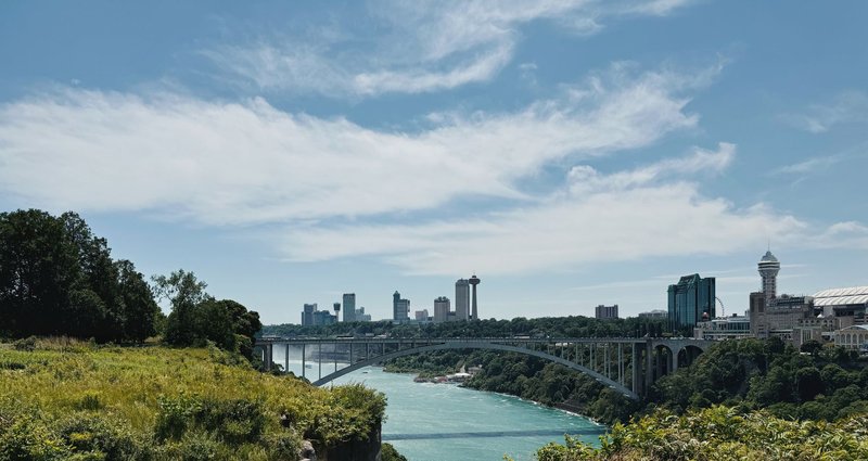 Rainbow International Bridge in Niagara Falls