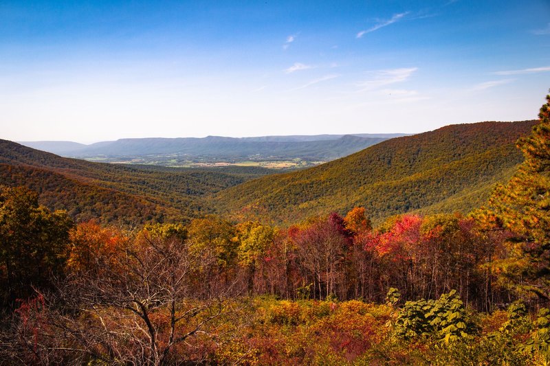 Breathtaking autumn landscape of the Appalachian Mountains with vibrant fall foliage.