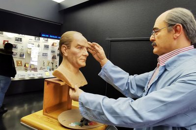 Historical Wax Museum in Buenos Aires, Argentina – Museum Information gallery image