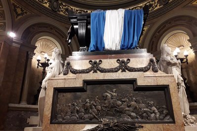 Mausoleo del General José de San Martín in Buenos Aires, Argentina – Museum Information gallery image