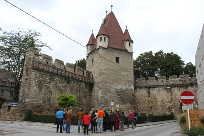 Feuerwaffen einst und jetzt im Reckturm in Wiener Neustadt, Austria – Museum Information gallery image