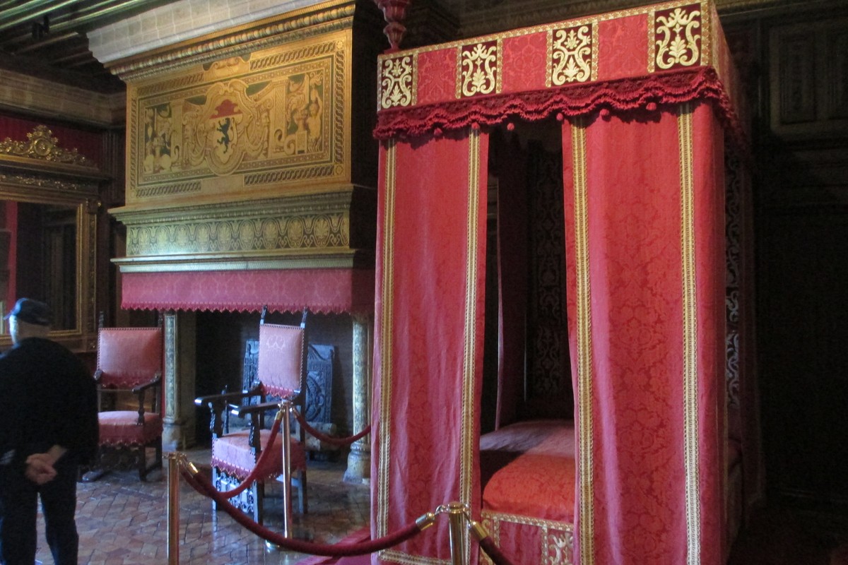 Château CÉSAR in Tournai, Belgium – Museum Information