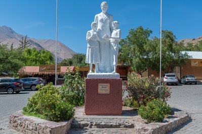 Monumento a gabriela mistral in La Serena, Chile – Museum Information gallery image