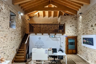 Museo y Oficina de Turismo in Porvenir, Chile – Museum Information gallery image