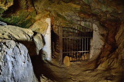 Morgan’s Cave in San Andres y Providencia, Colombia – Museum Information gallery image