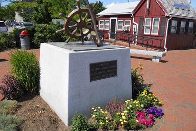 Monument to the Fisherman in El Oro, Ecuador – Museum Information gallery image