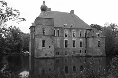 Castle Cannenburch in Apeldoorn, Netherlands – Museum Information gallery image