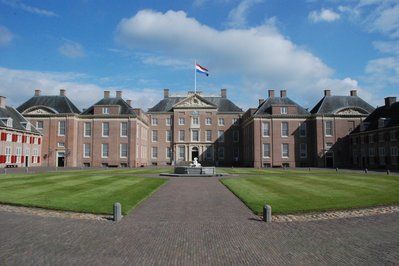 Paleis Het Loo in Apeldoorn, Netherlands – Museum Information gallery image