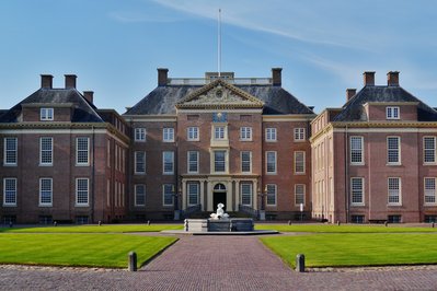 Paleis Het Loo in Apeldoorn, Netherlands – Museum Information gallery image