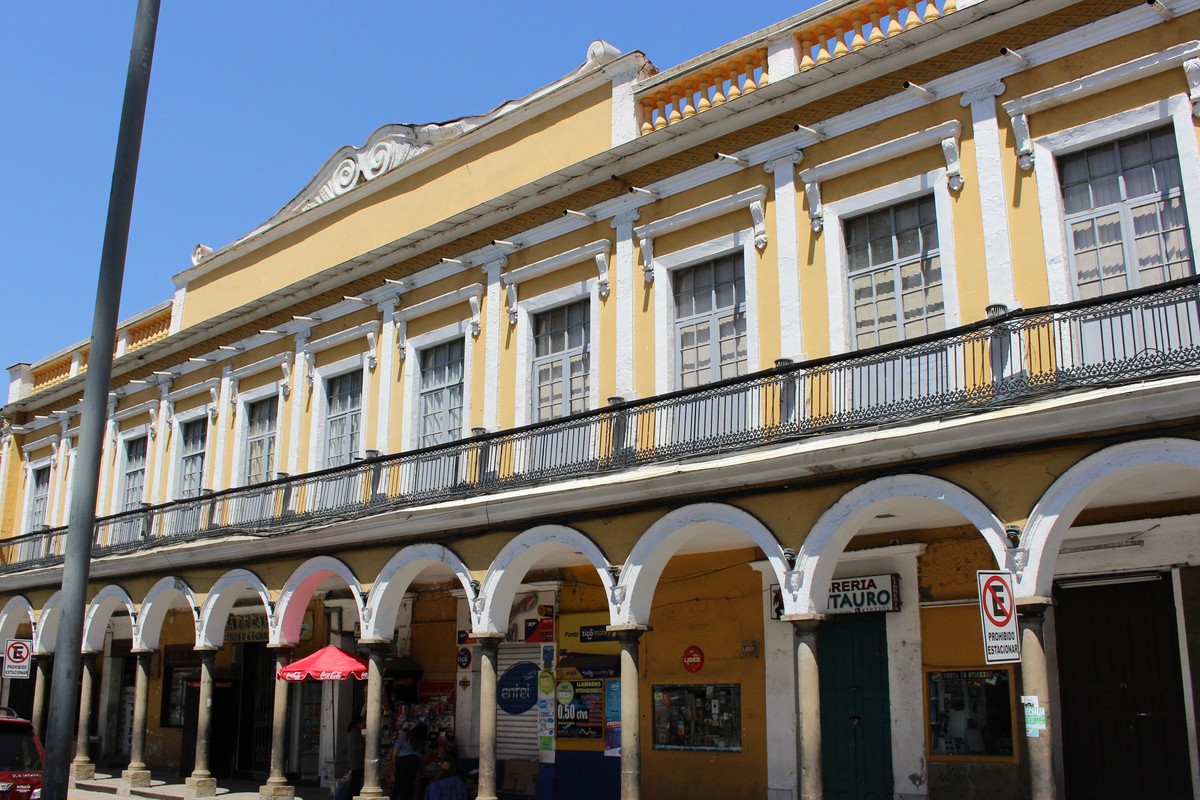 Edificio antiguo in Asuncion, Paraguay – Museum Information