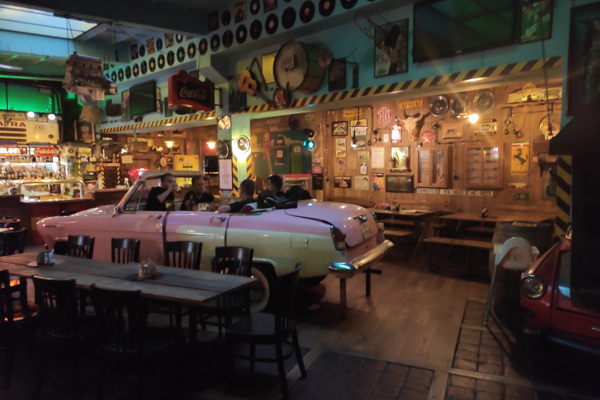 Garage Retro in Ciudad del Este, Paraguay – Museum Information