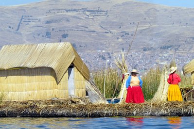 Isla de Juncos de los Uros in Lake Titicaca, Peru – Museum Information gallery image