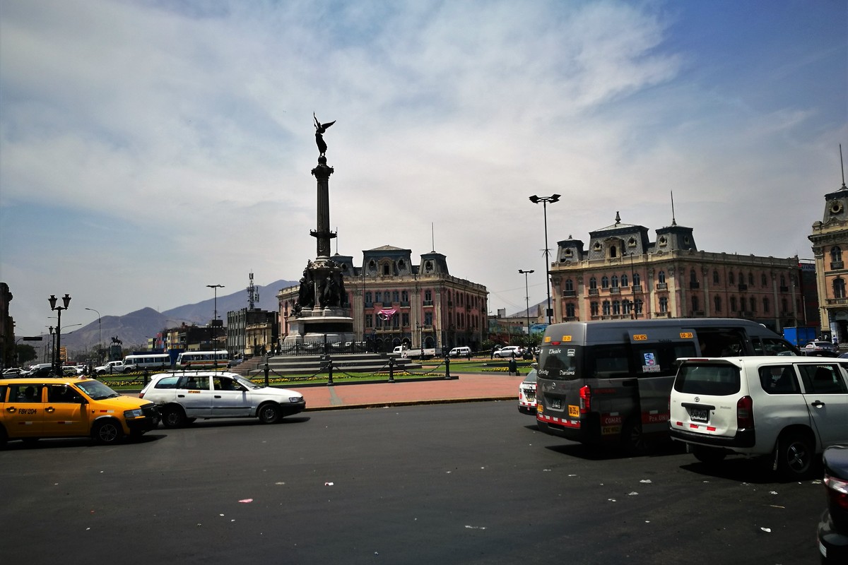 Monumento Dos De Mayo in Lake Titicaca, Peru – Museum Information
