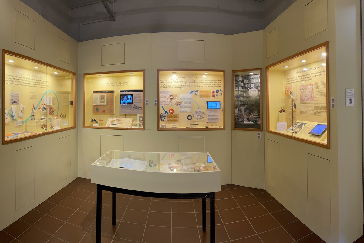 Origami Colon Museo del Origami in Colonia del Sacramento, Uruguay - Museum ...