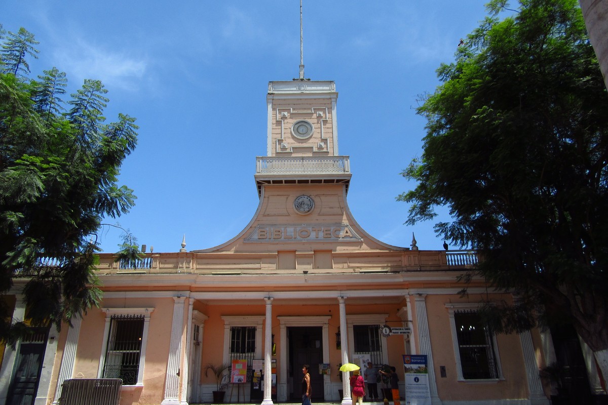 Biblioteca municipal in Dolores, Uruguay – Museum Information
