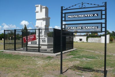 Monumento A Gardel in Paso de los Toros, Uruguay – Museum Information gallery image